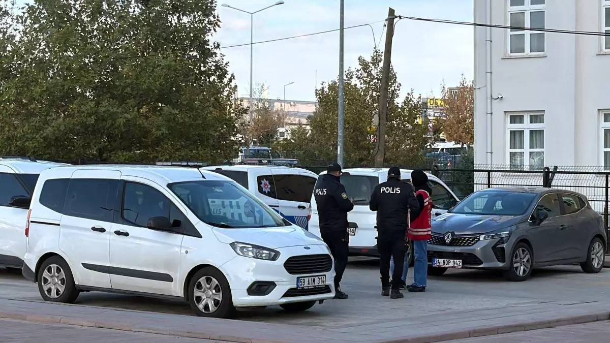 Çorlu\'da Bebeği Bankta Bırakan Anne Serbest