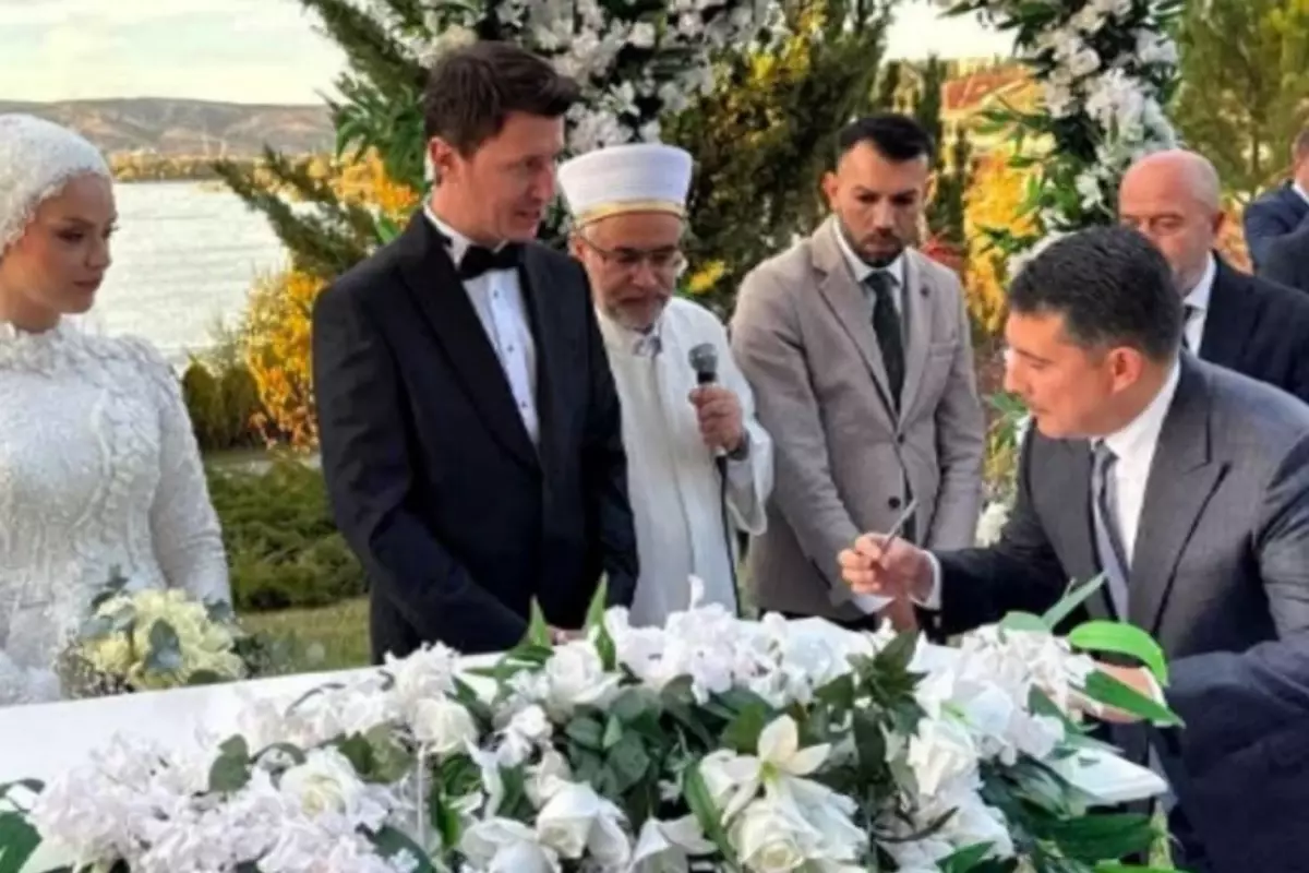 Cumhurbaşkanlığı Özel Kalem Müdürü Hasan Doğan, Faruk Alagas\'ın nikah törenine katıldı
