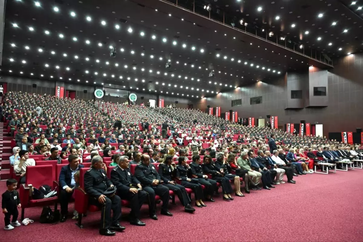 Cumhuriyet Coşkusu Adana\'da Yaşandı