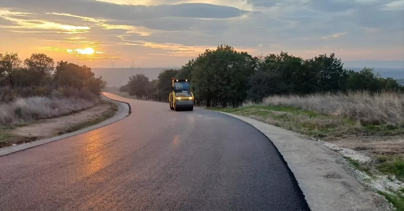 Edirne\'de Köy Yollarına Sıcak Asfalt