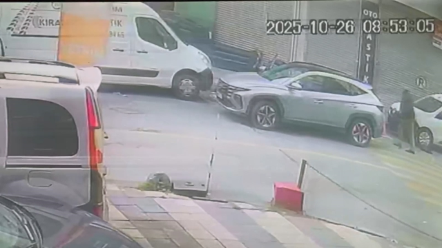 Eski sevgilisi Nilay'ı sokak ortasında katletti! Cinayet anı kamerada Eski sevgilisi Nilay'ı sokak ortasında katletti! Cinayet anı kamerada
