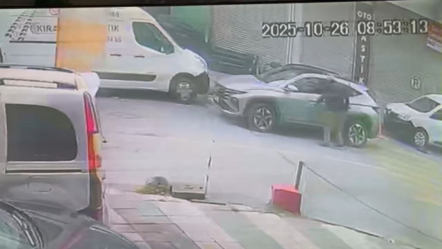 Eski sevgilisi Nilay'ı sokak ortasında katletti! Cinayet anı kamerada Eski sevgilisi Nilay'ı sokak ortasında katletti! Cinayet anı kamerada
