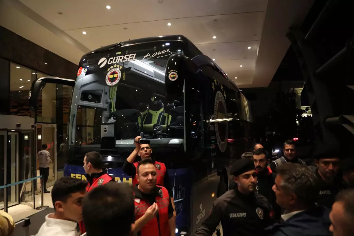 Fenerbahçe Gaziantep\'e Özel Uçakla Gitti