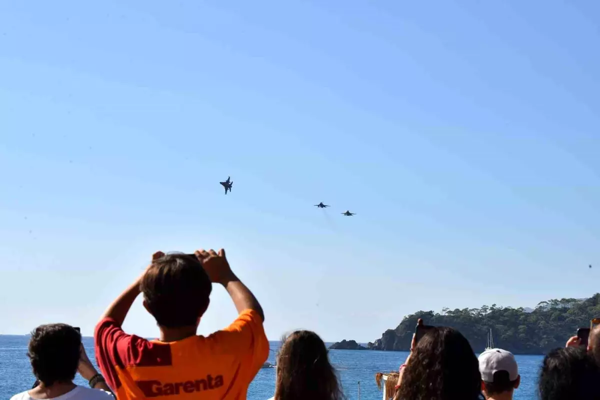 Fethiye\'de Hava Oyunları Festivaline F-16 Gösterisi
