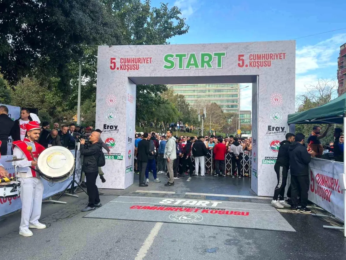 Gaziosmanpaşa\'da Cumhuriyet Koşusu Coşkuyla Gerçekleşti