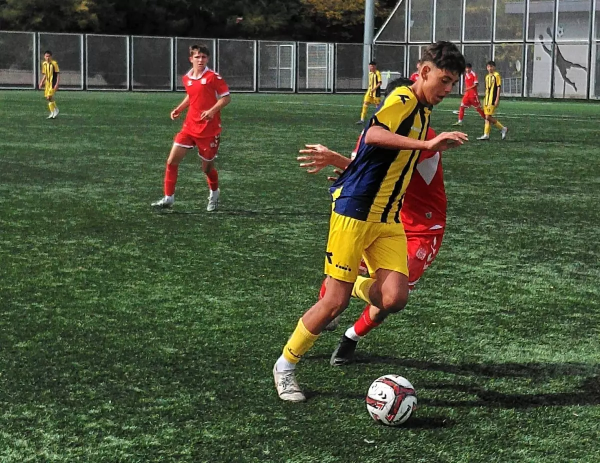 Talas Belediyespor U-16, Sivasspor\'a 4-0 Yenildi