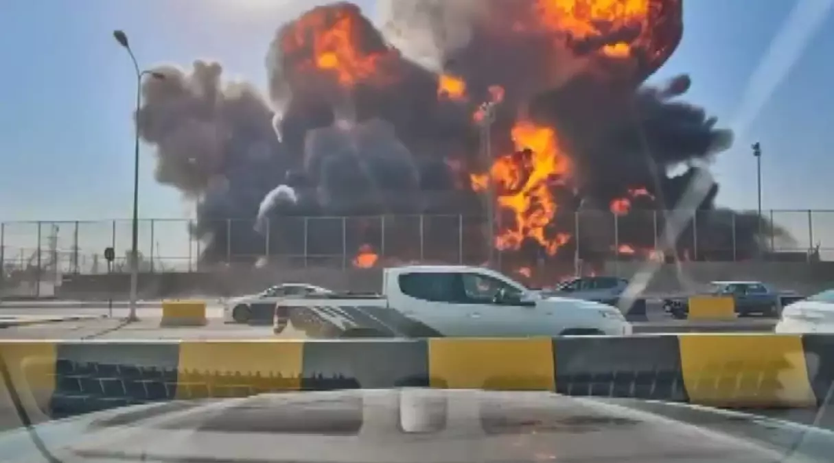Basra\'da Petrol Sahasında Patlama