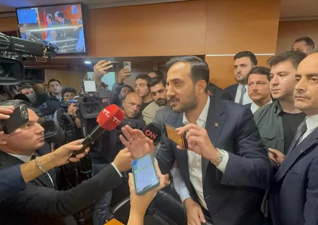 İsmi yine yanlış yazıldı, gerginlik çıktı! Bayrampaşa Belediyesi'nde başkanvekili seçimi tekrarlanıyor İsmi yine yanlış yazıldı, gerginlik çıktı! Bayrampaşa Belediyesi'nde başkanvekili seçimi tekrarlanıyor