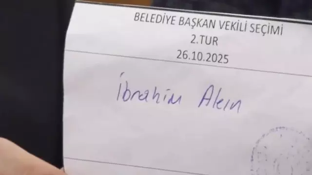 İsmi yine yanlış yazıldı, gerginlik çıktı! Bayrampaşa Belediyesi'nde başkanvekili seçimi tekrarlanıyor İsmi yine yanlış yazıldı, gerginlik çıktı! Bayrampaşa Belediyesi'nde başkanvekili seçimi tekrarlanıyor