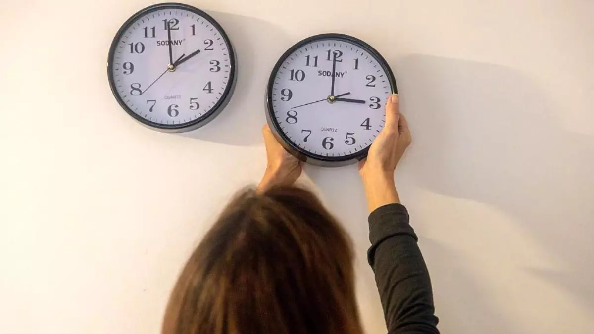 AB\'de Saat Değişikliği Tartışmaları Alevlendi