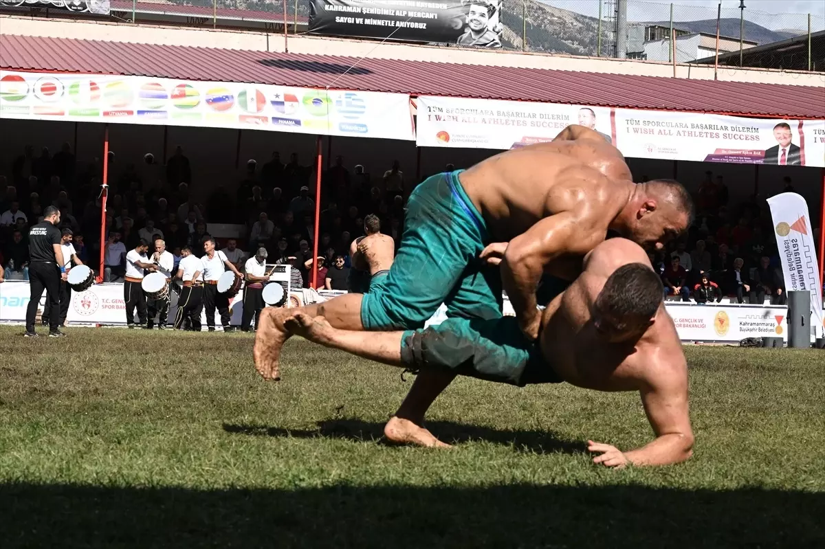 Karakucak Güreşleri Dünya Şampiyonası Başladı
