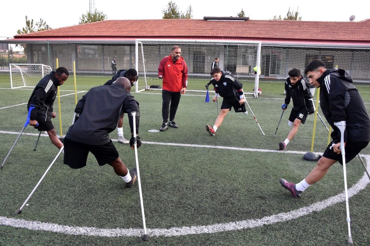 Kazada engelli oldu, futbolla hayata döndü
