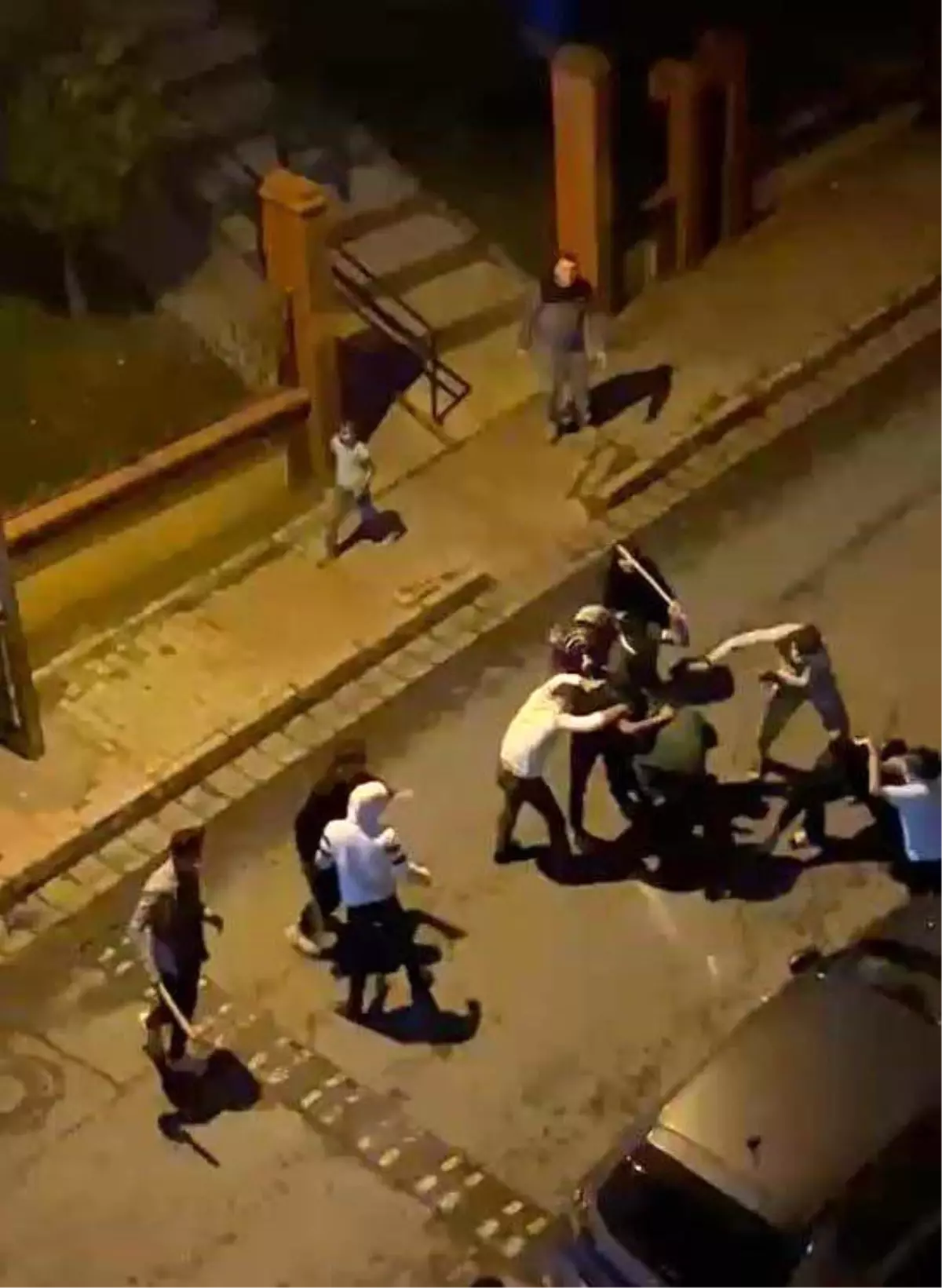 Küçükçekmece\'de Sopalı Kavga