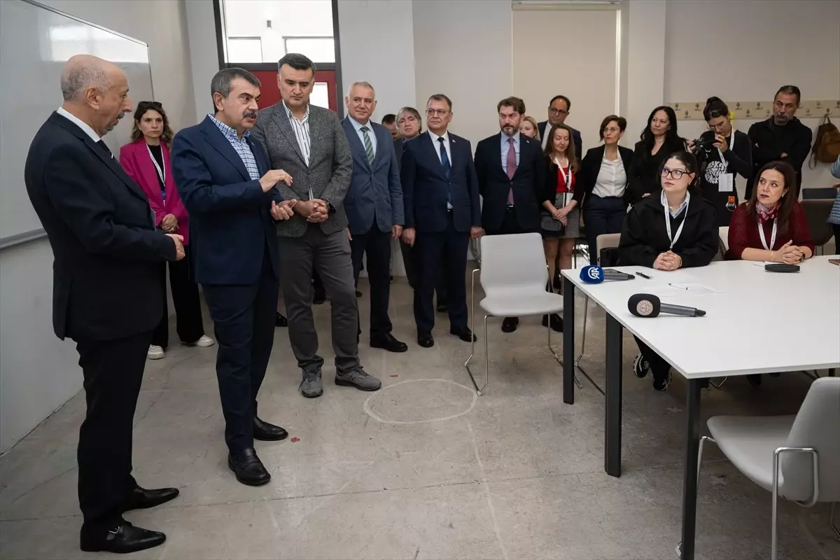 Bakan Tekin, Zeka ve Yetenek Kongresi\'ni Ziyaret Etti