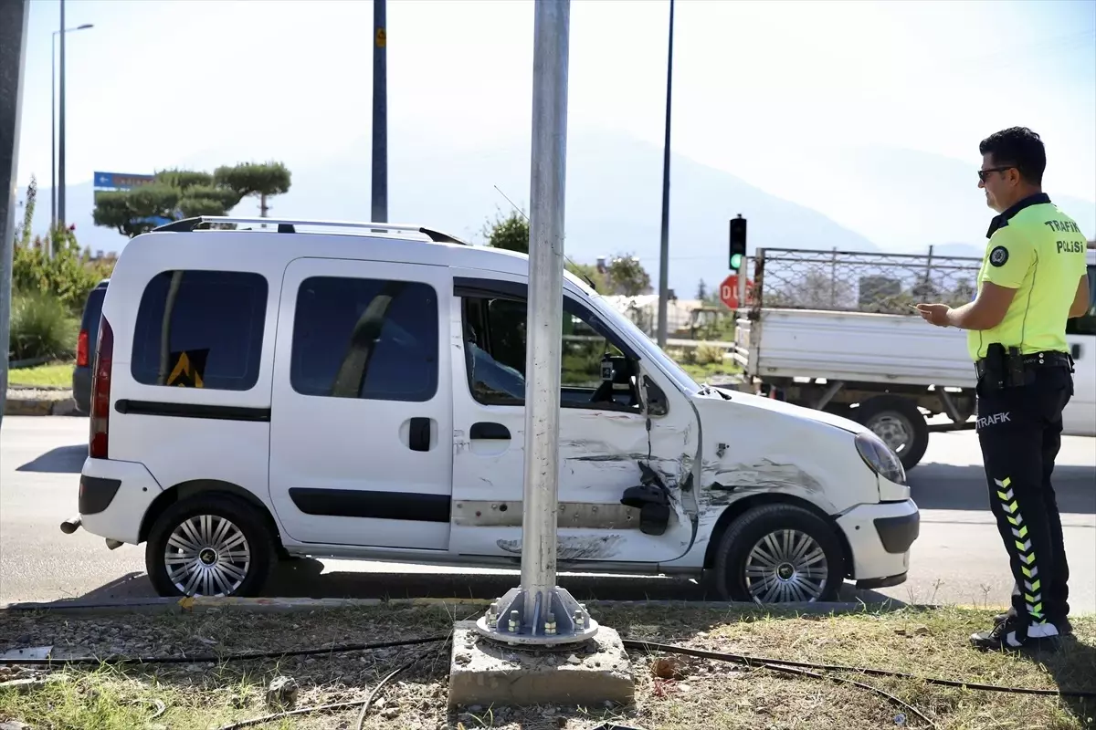 Fethiye\'de Ambulansla Çarpışma: 2 Yaralı