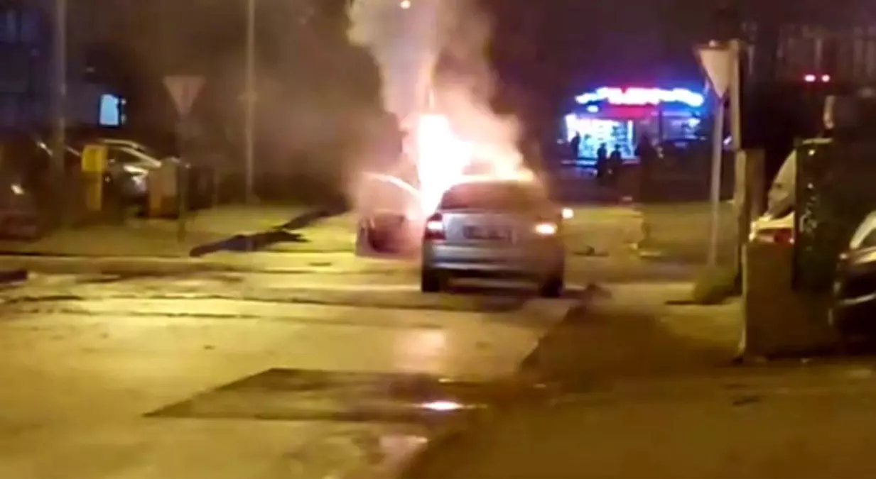 Düzce\'de Otomobil Yangını: Araç Küle Döndü