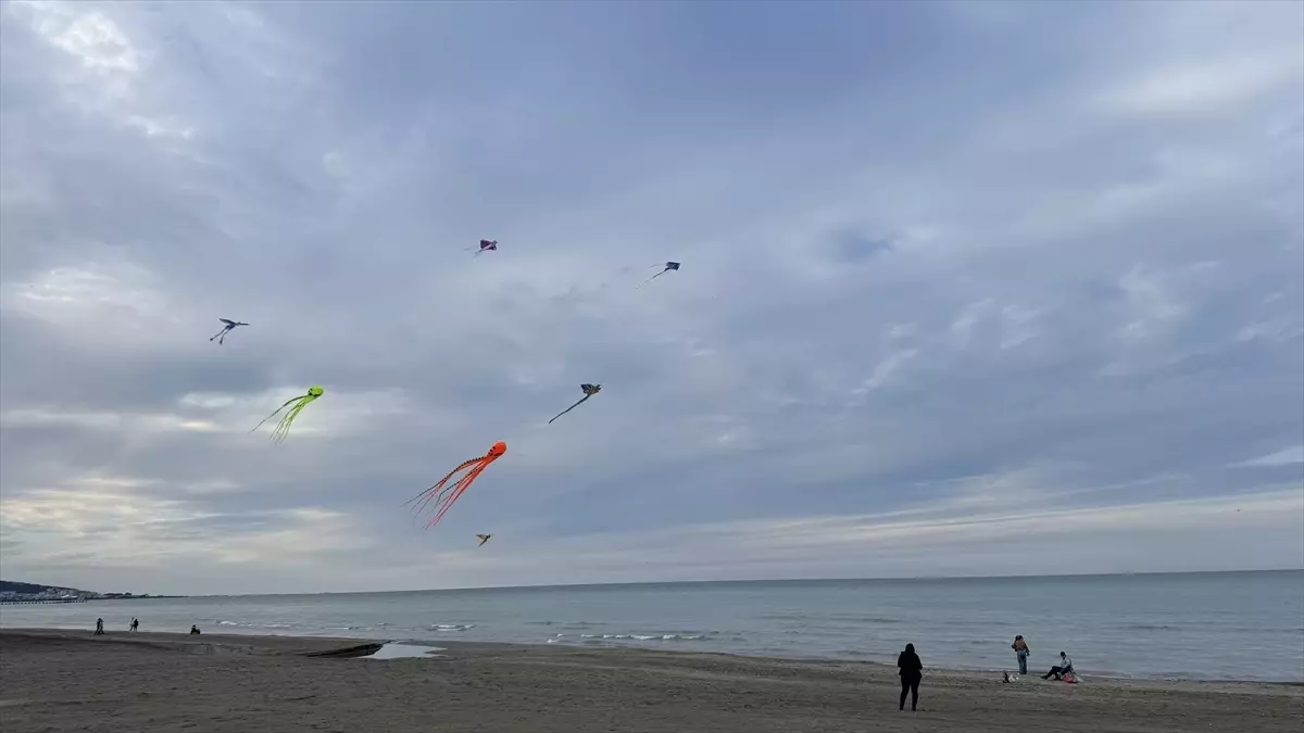 Samsun\'da Renkli Uçurtma Şenliği