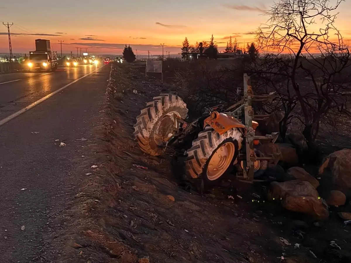 Traktör Devrildi: 2 Yaralı