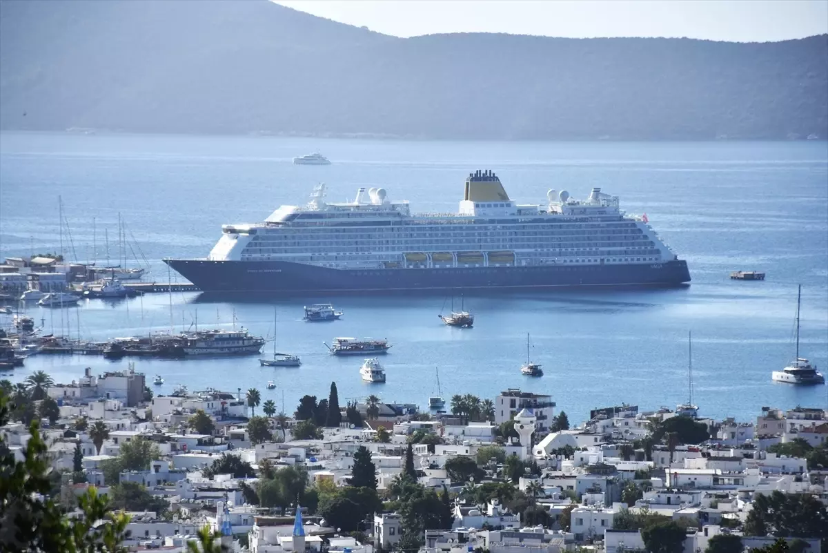 Bodrum\'a 960 Yolcu Getiren Kruvaziyer