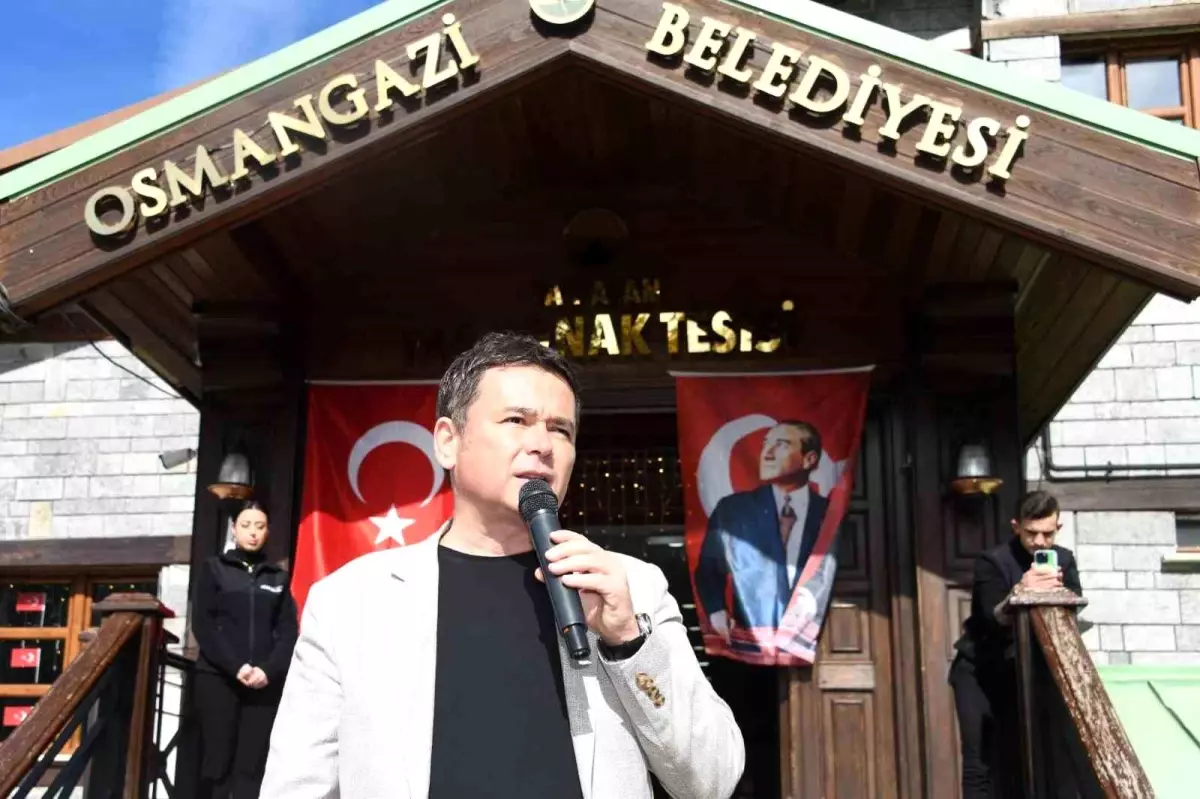 Uludağ\'da yüzlerce kişi Cumhuriyetin izinde yürüdü