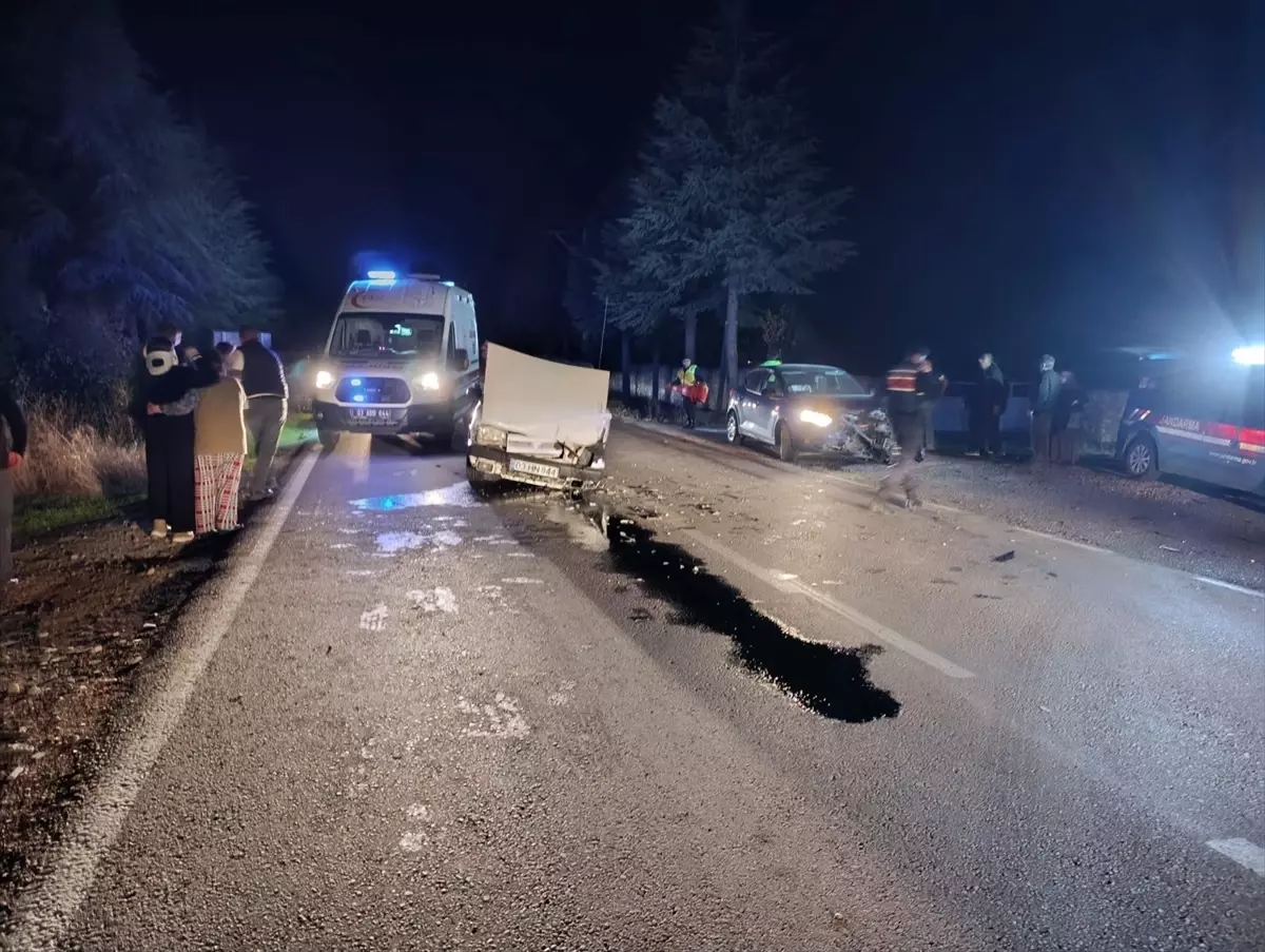 Emirdağ\'da Trafik Kazası: 4 Yaralı