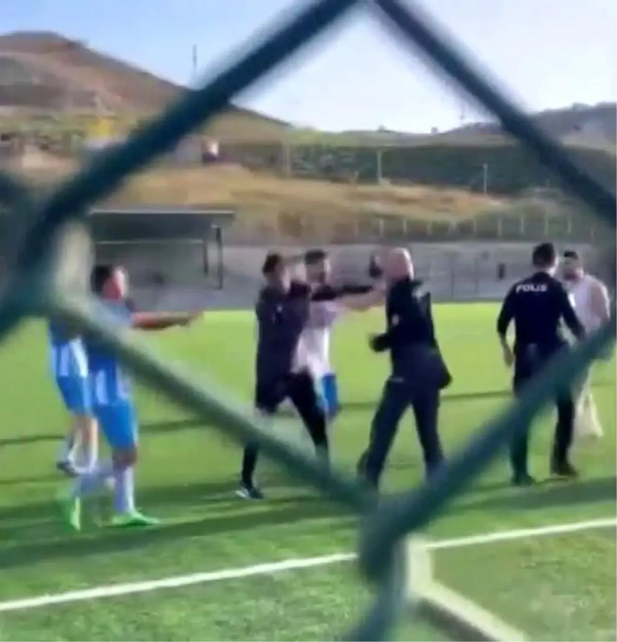 Pamukkale\'de Amatör Maçta Kavga ve Biber Gazı