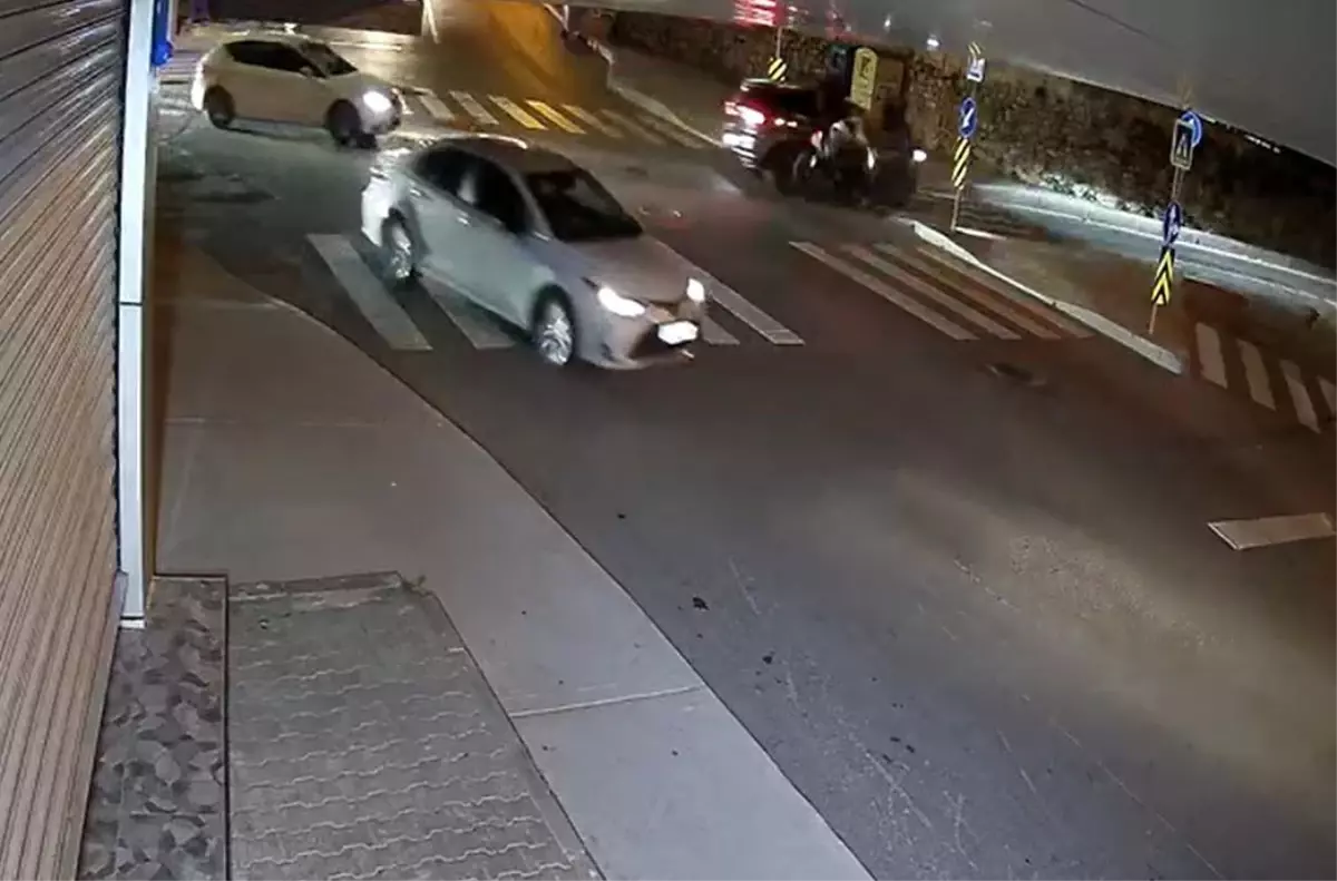 İstanbul\'da Otomobil-Motosiklet Kazası