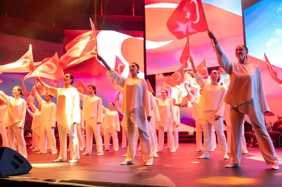 Cumhuriyet\'in 102. Yılı Bahçeşehir Koleji\'nde Kutlandı