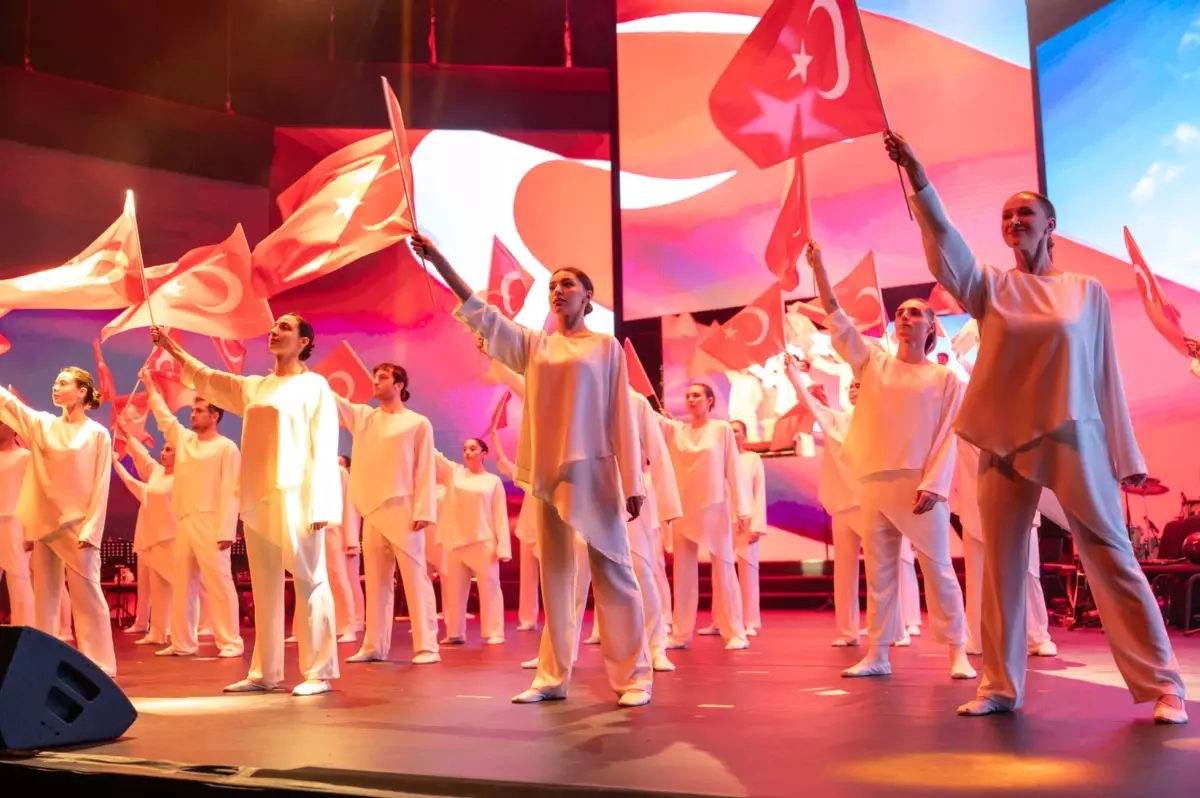 Cumhuriyet\'in 102. Yılı Bahçeşehir Koleji\'nde Kutlandı