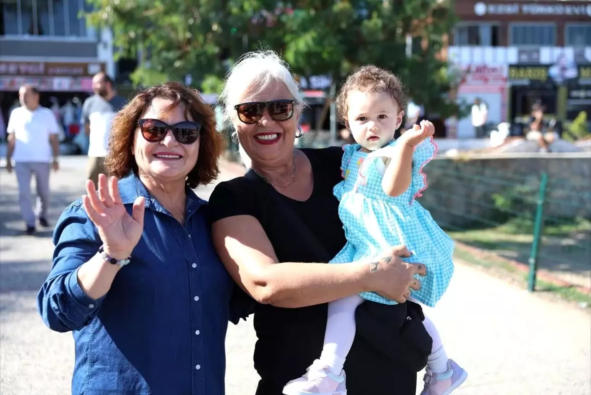 Didim Belediye Başkanı Hatice Gençay Altınkum\'da Halkla Buluştu