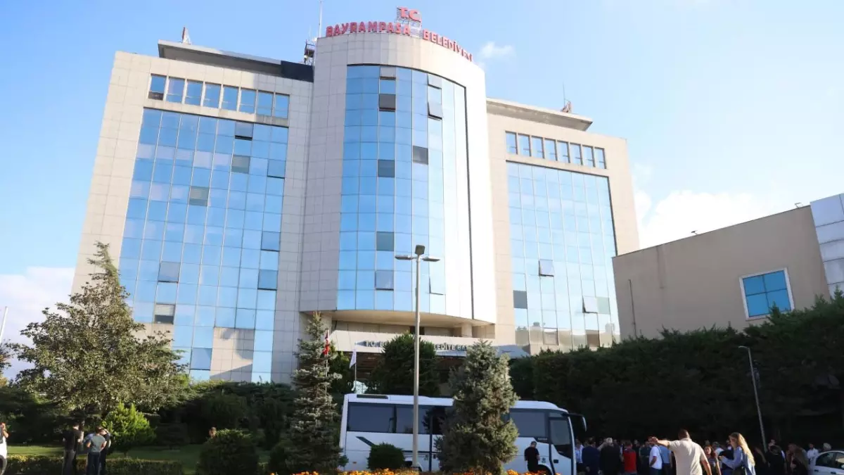 Bayrampaşa Belediyesi\'ndeki olaylı seçimde kazanan AK Parti\'nin adayı İbrahim Akın oldu