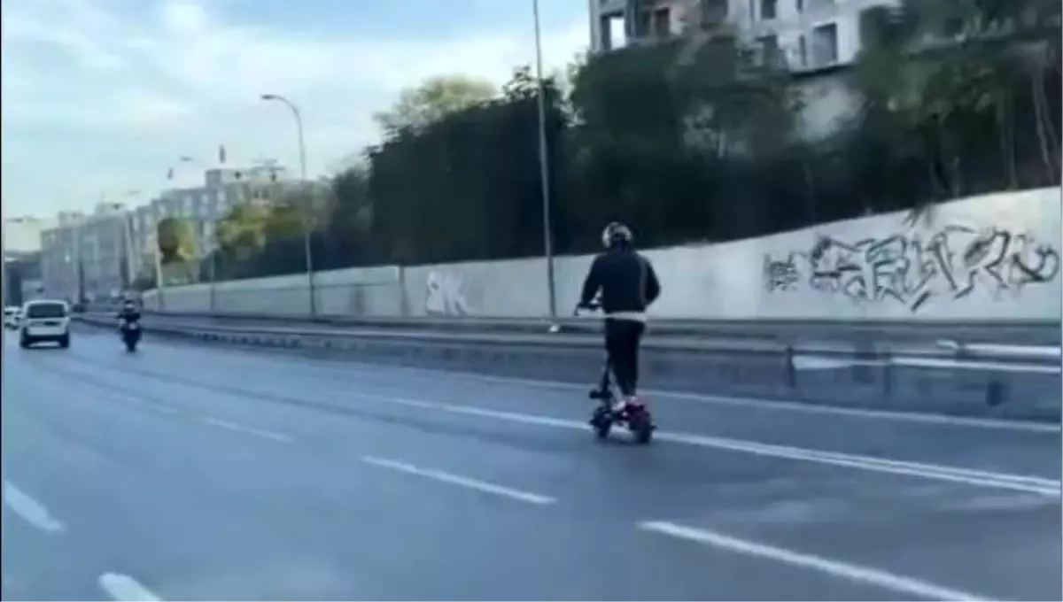 Yasak Olmasına Rağmen Otoyolda Scooter ile Seyir