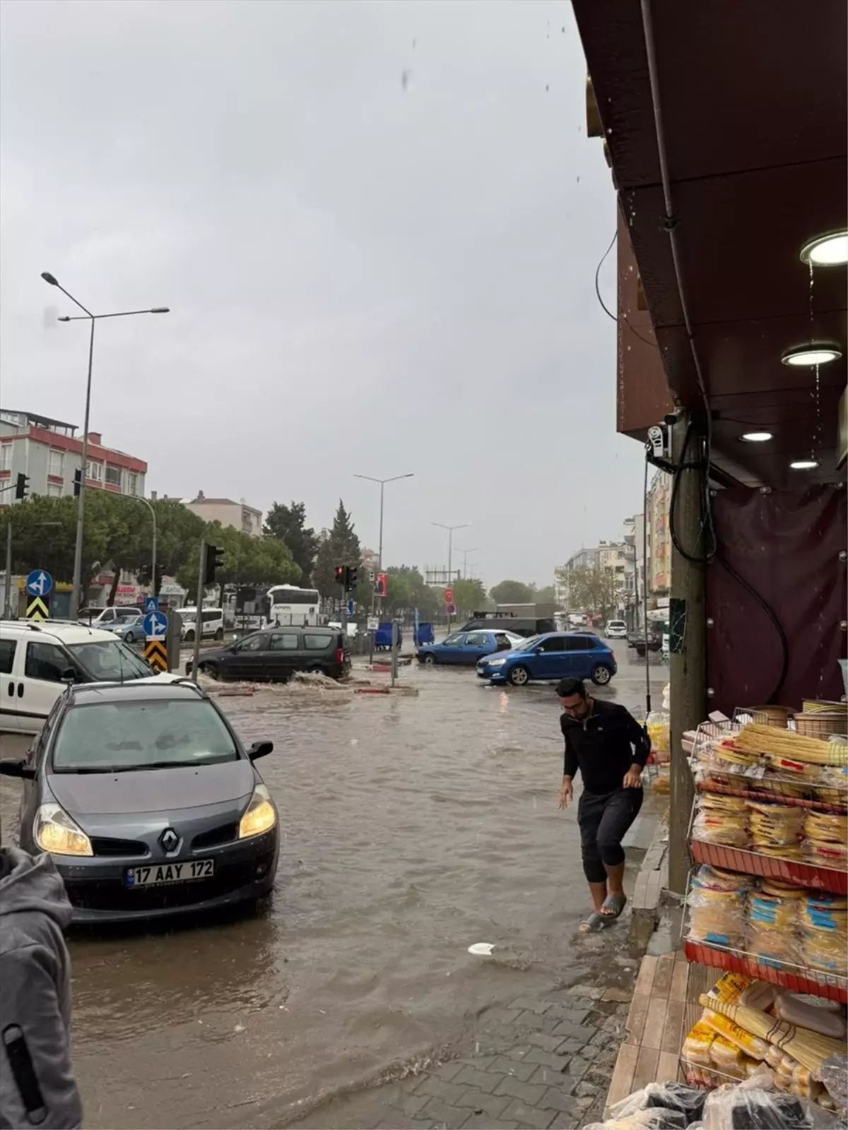 Çanakkale\'de Şiddetli Yağış ve Fırtına