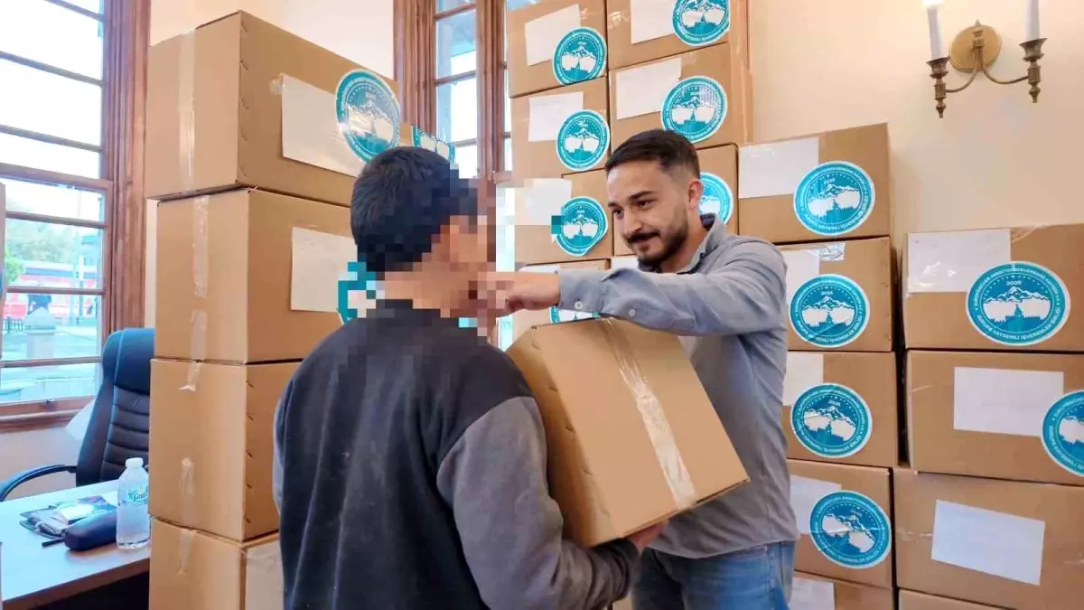 Kayseri\'de 500 Çocuğa Kışlık Giysi Desteği