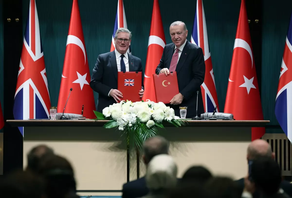 Cumhurbaşkanı Erdoğan: Sayın Starmer ile Eurofighter Typhoon anlaşması için imzaları attık