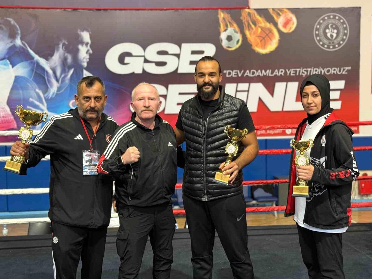 Kayseri\'de Atatürk Anısına Muaythai Şampiyonası