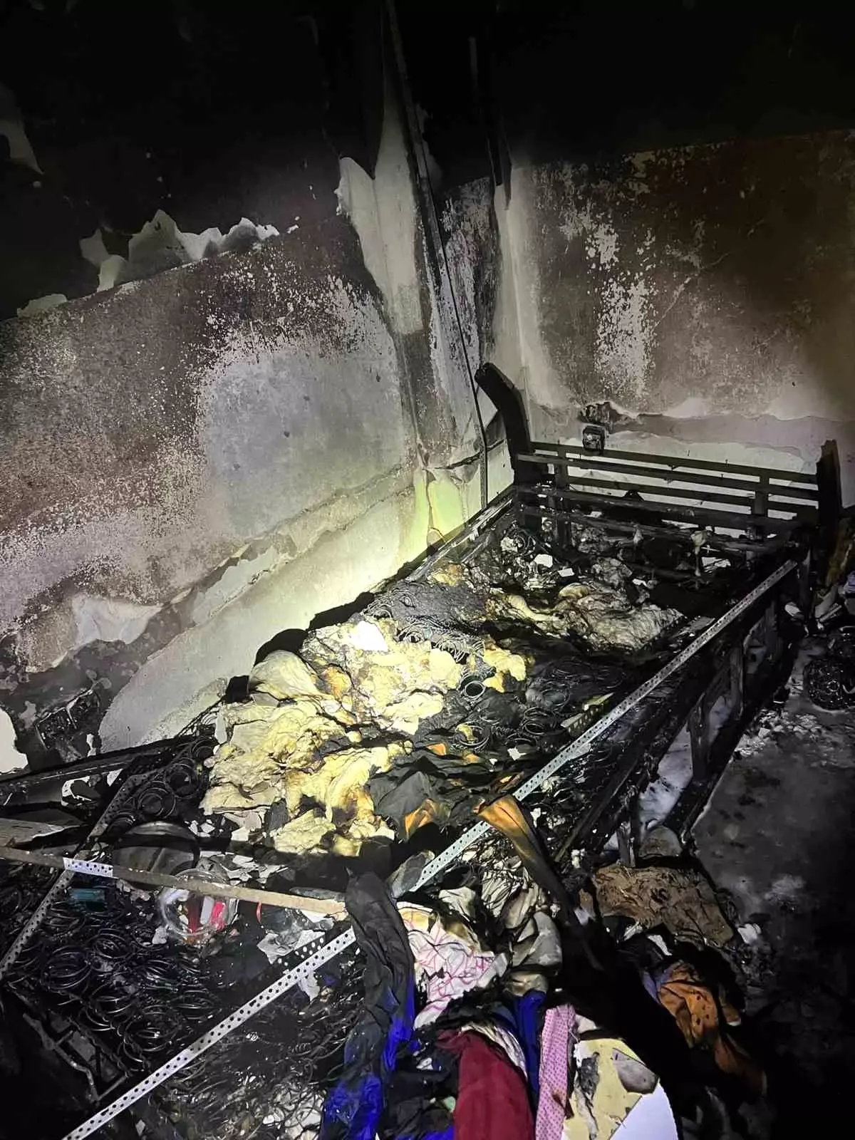 Manavgat\'ta Yangın: Bir Ev Kullanılamaz Hale Geldi, Ev Sahibi Hastaneye Kaldırıldı