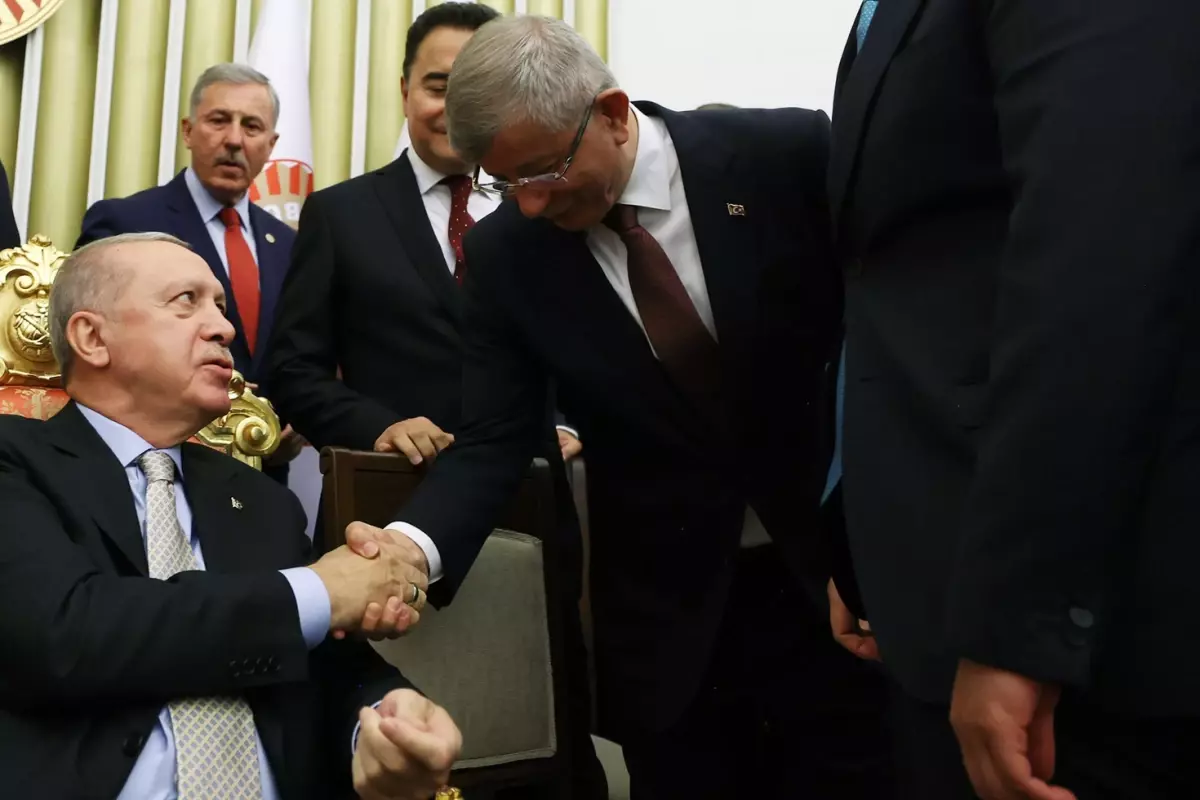 Davutoğlu\'ndan AK Parti\'ye dönüş sinyali: Bunu derlerse tereddüt etmem, giderim