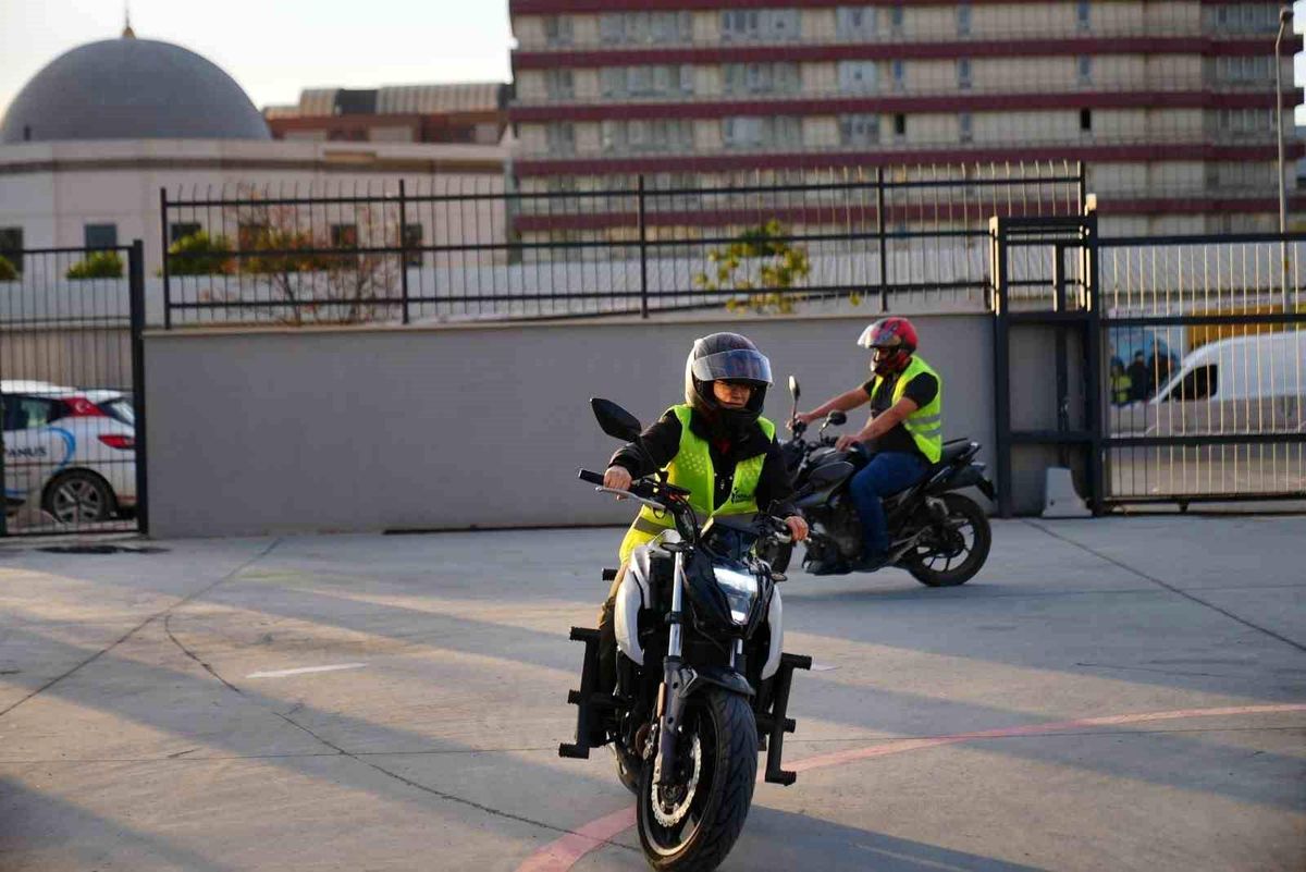Esenler\'de \'Direksiyon Sende\' Projesi Motosiklet Eğitimleriyle Devam Ediyor