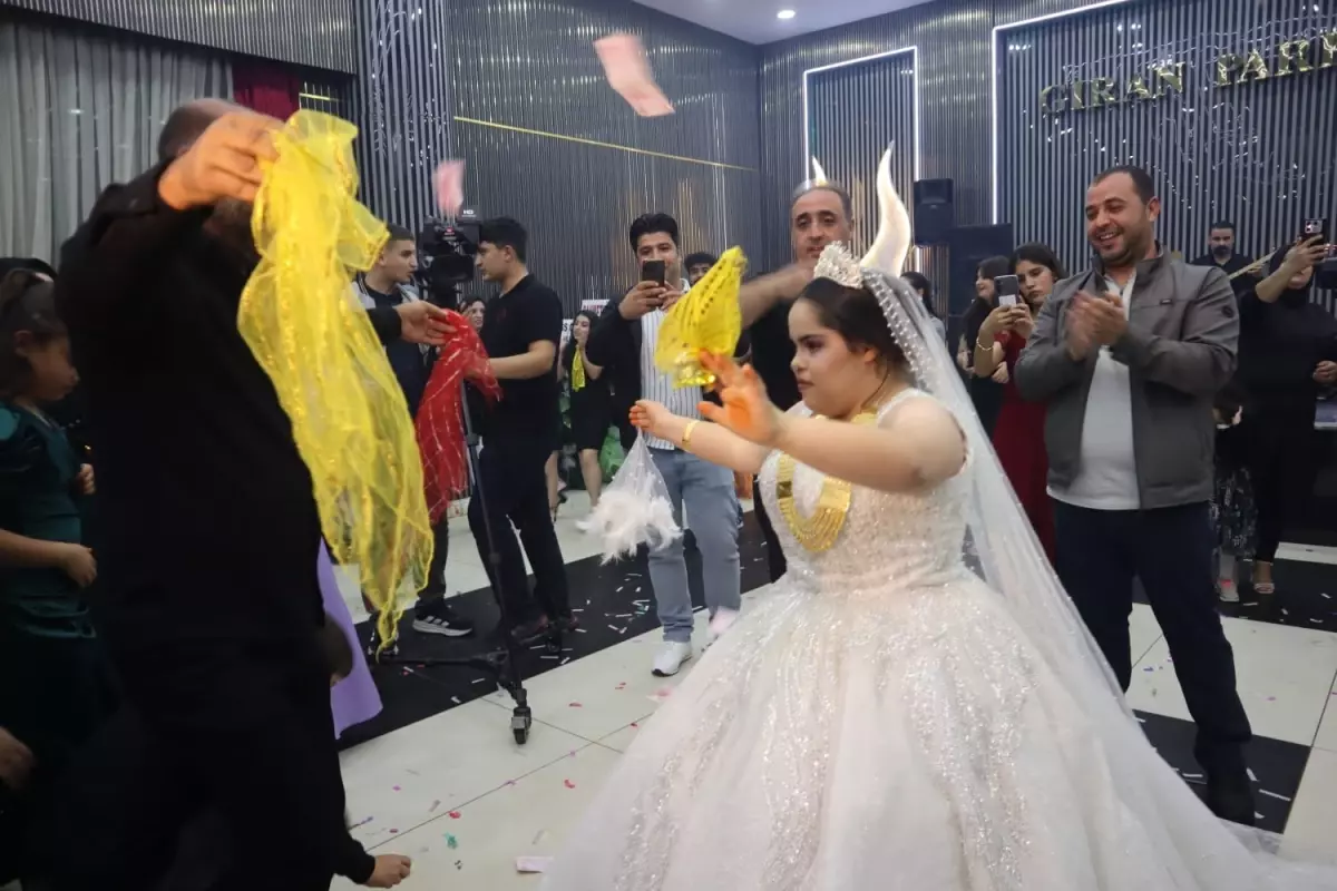 Down Sendromlu Sedanur\'un Gelinlik Hayali Gerçekleşti