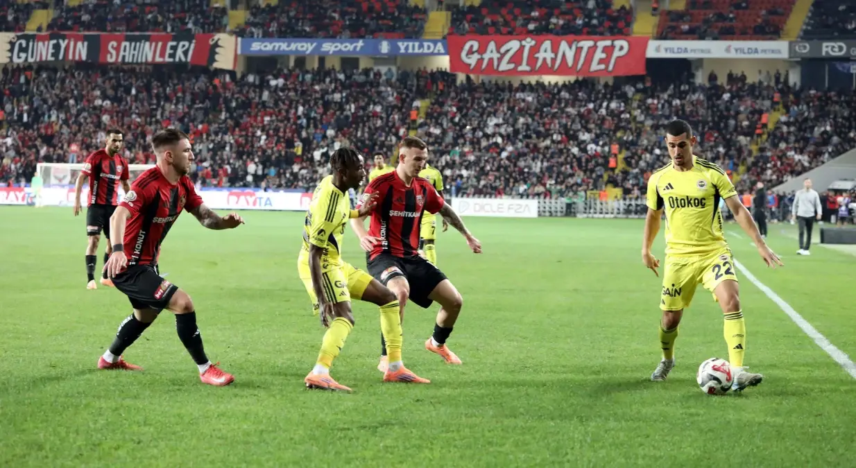 Fenerbahçe, Gaziantep FK\'yı 4-0 Mağlup Etti