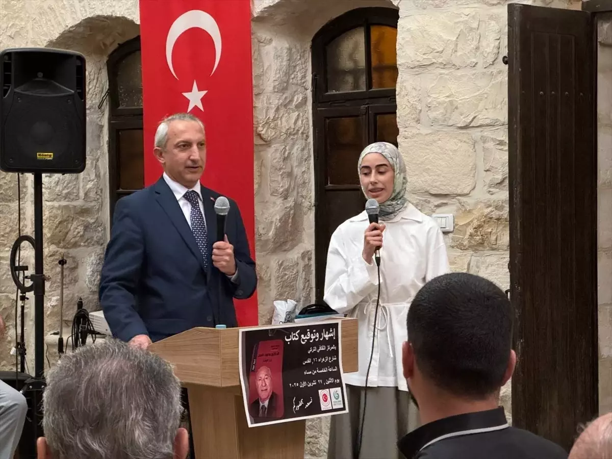 Mahmud Sibeh\'in \'Arayan Bulur\' Kitabının Tanıtımı