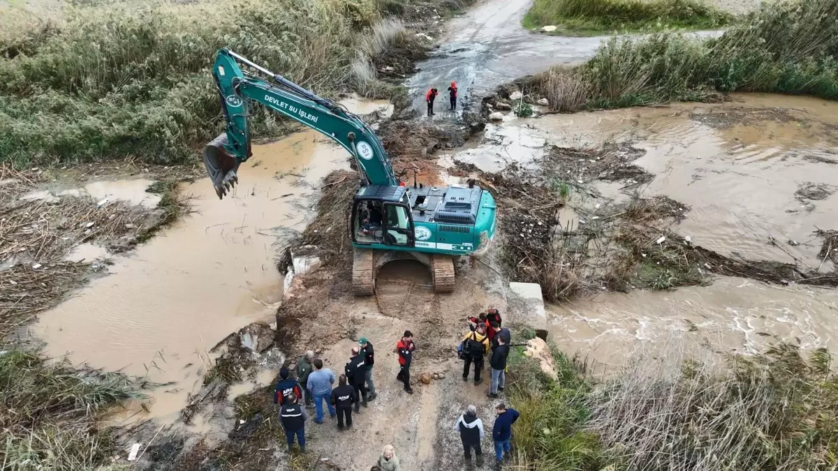 İzmir Foça\'da Sel Felaketi: 1 Kişi Hayatını Kaybetti