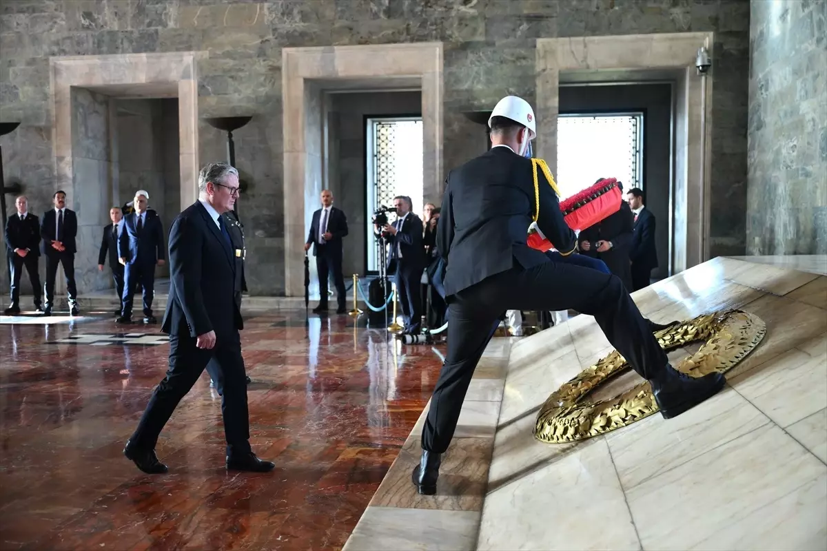 İngiltere Başbakanı Starmer Anıtkabir\'i Ziyaret Etti