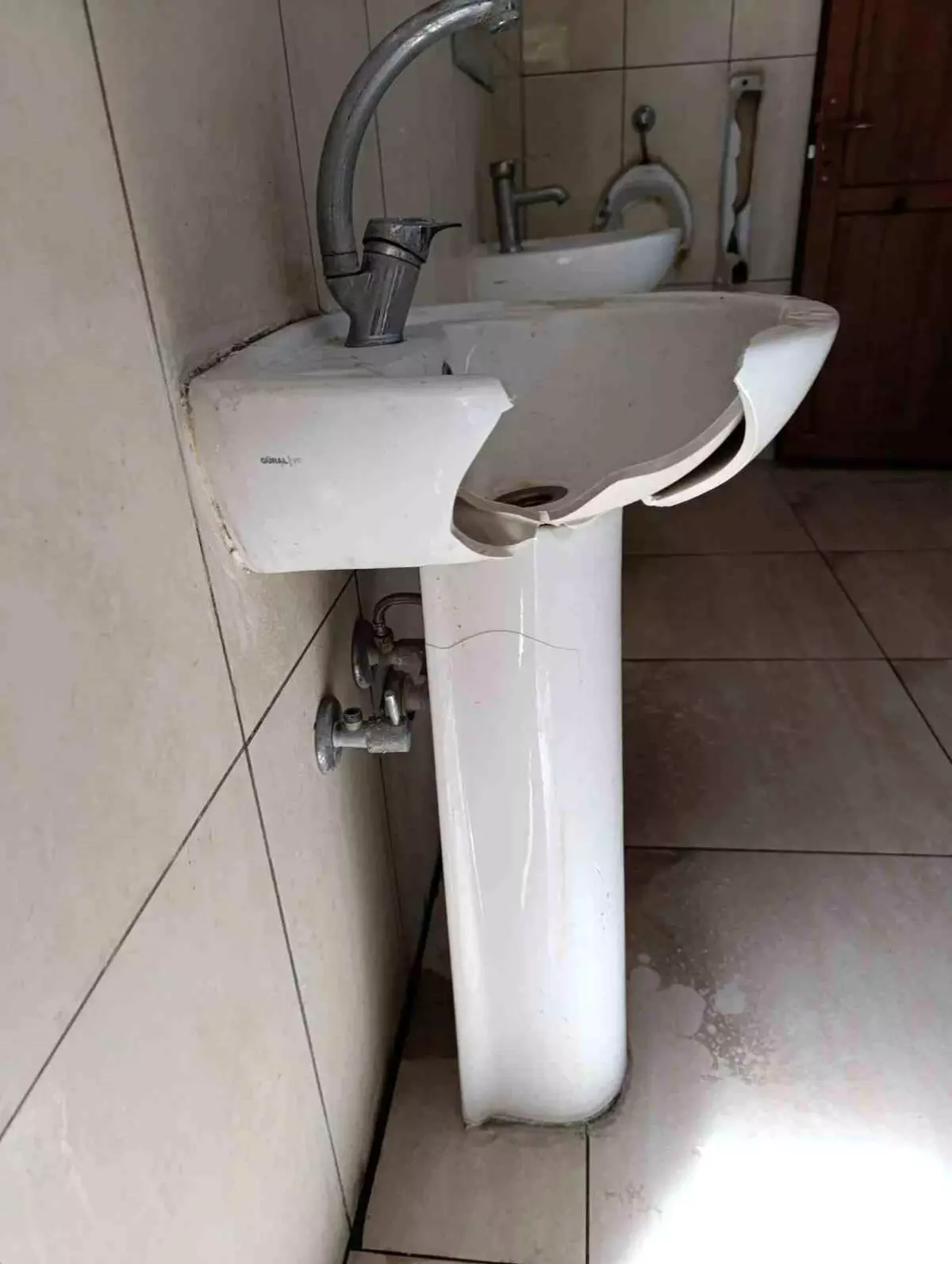 Bilecik\'te Cami Lavabolarını Kıran Şahıs Yakalandı