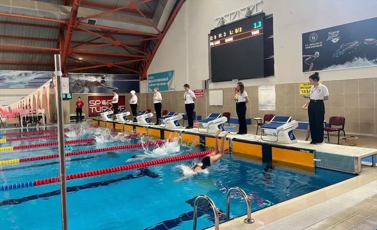 Kırklareli\'nde Yüzme Yarışı Coşkusu