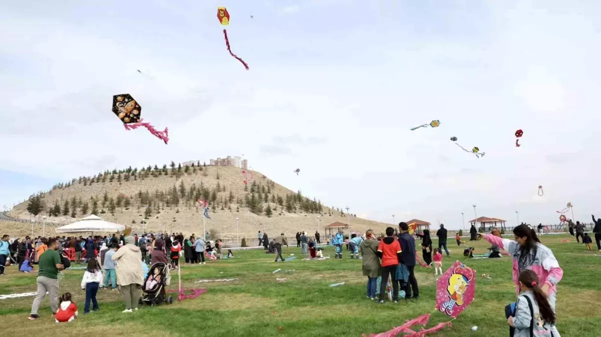 Kocasinan\'da Uçurtma Şenliği ile Renkli Görsel Şölen