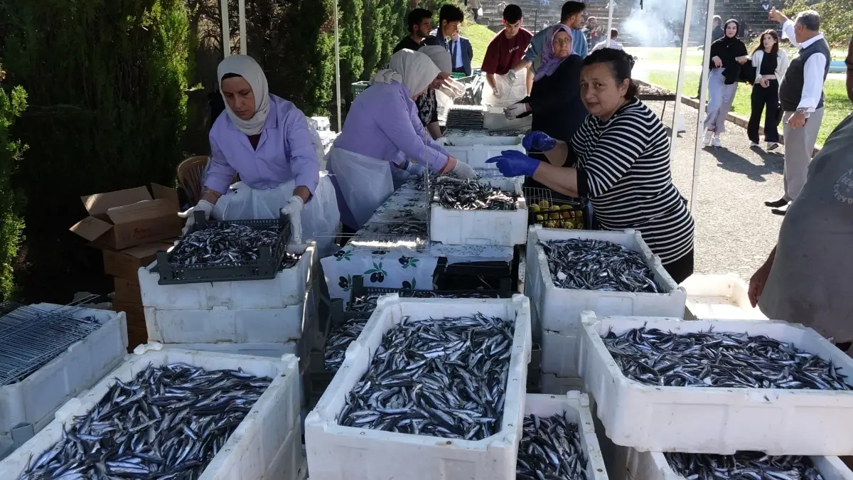 KTÜ\'de Hamsi Şöleni Yapıldı