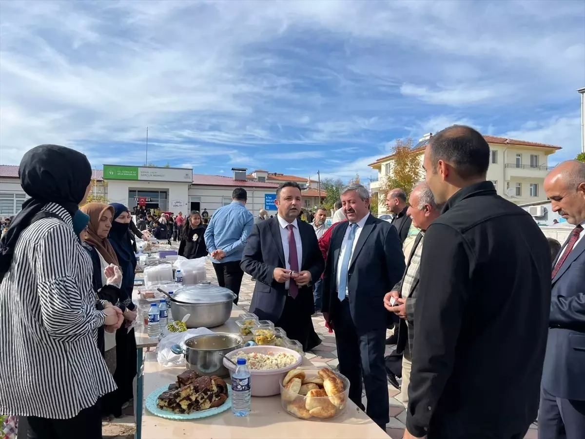 Laçin\'de Filistin İçin Yardım Kermesi