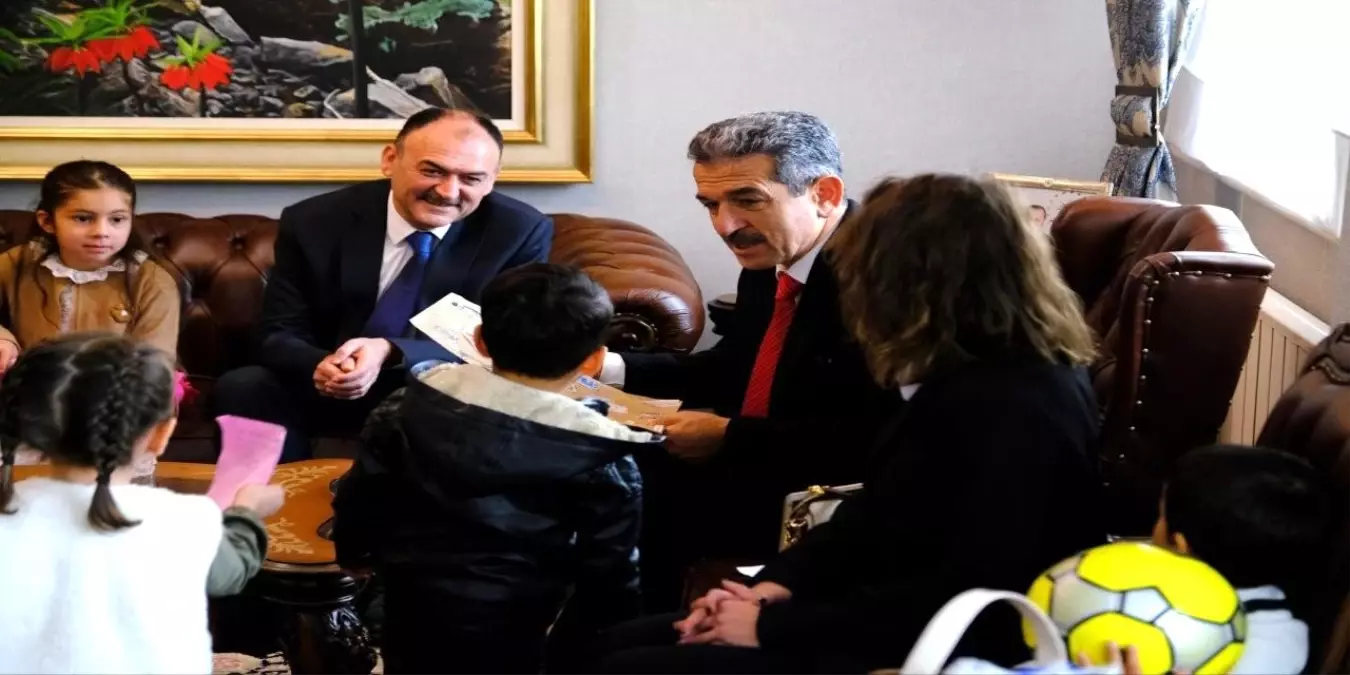 Minik Öğrenciler Vali Ekici’yi Ziyaret Etti